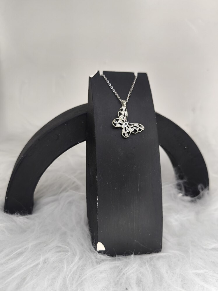 گردنبند جواهری طرح پروانه