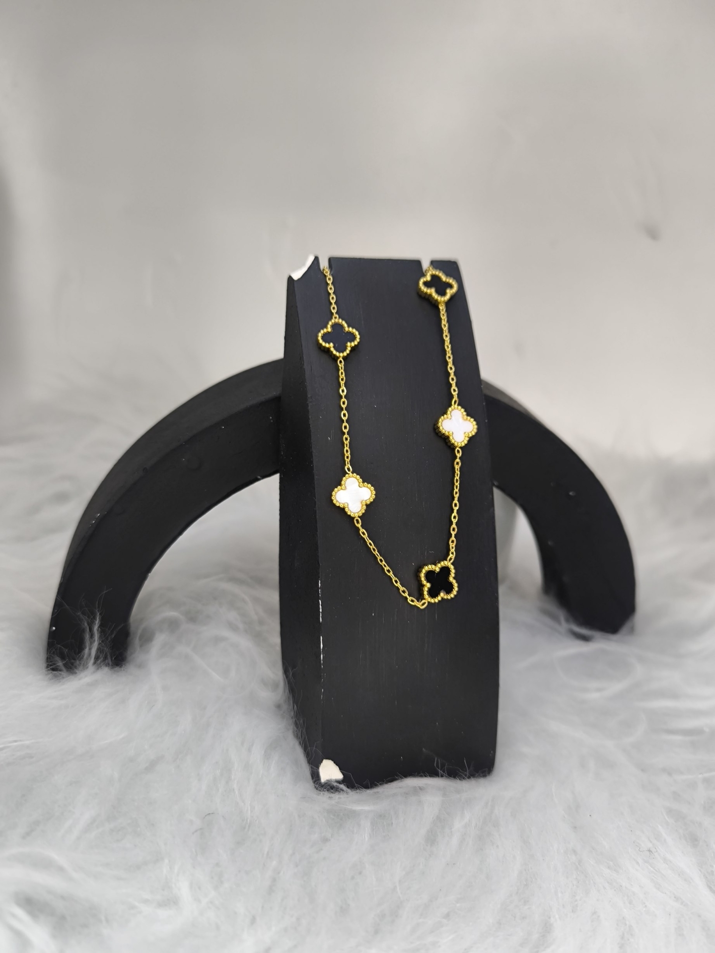  گردنبند ونکلیف سفید و مشکی 