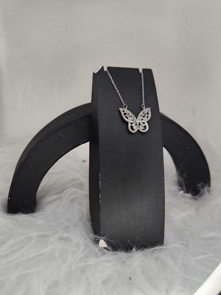 گردنبند جواهری طرح پروانه