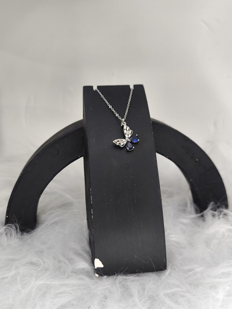 گردنبند جواهری طرح پروانه