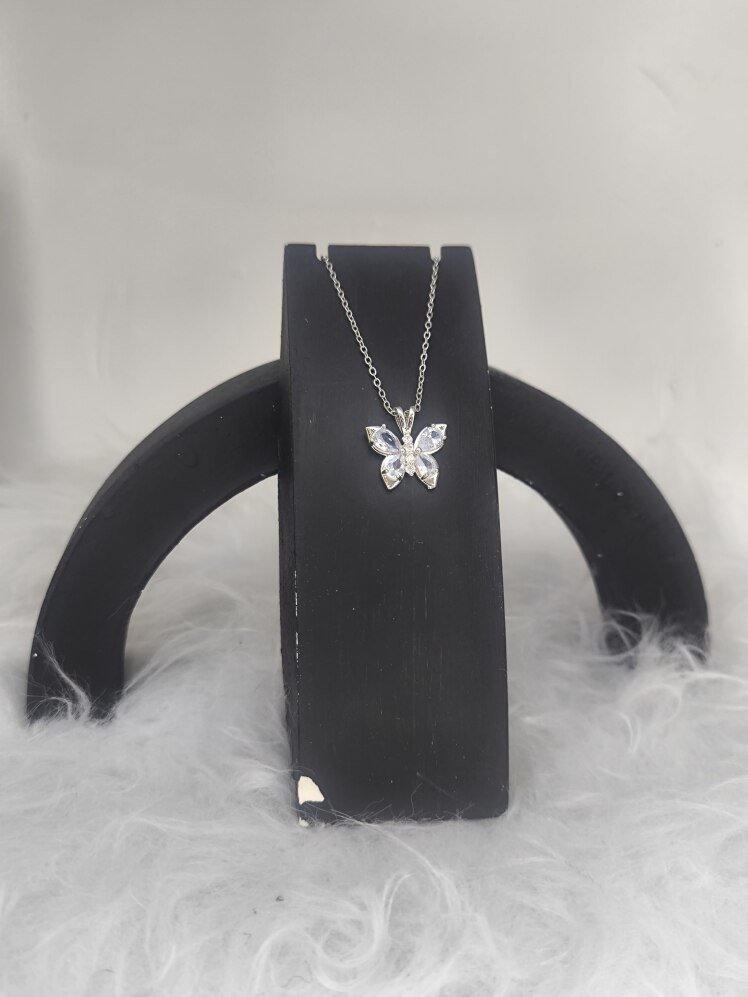 گردنبند جواهری طرح پروانه