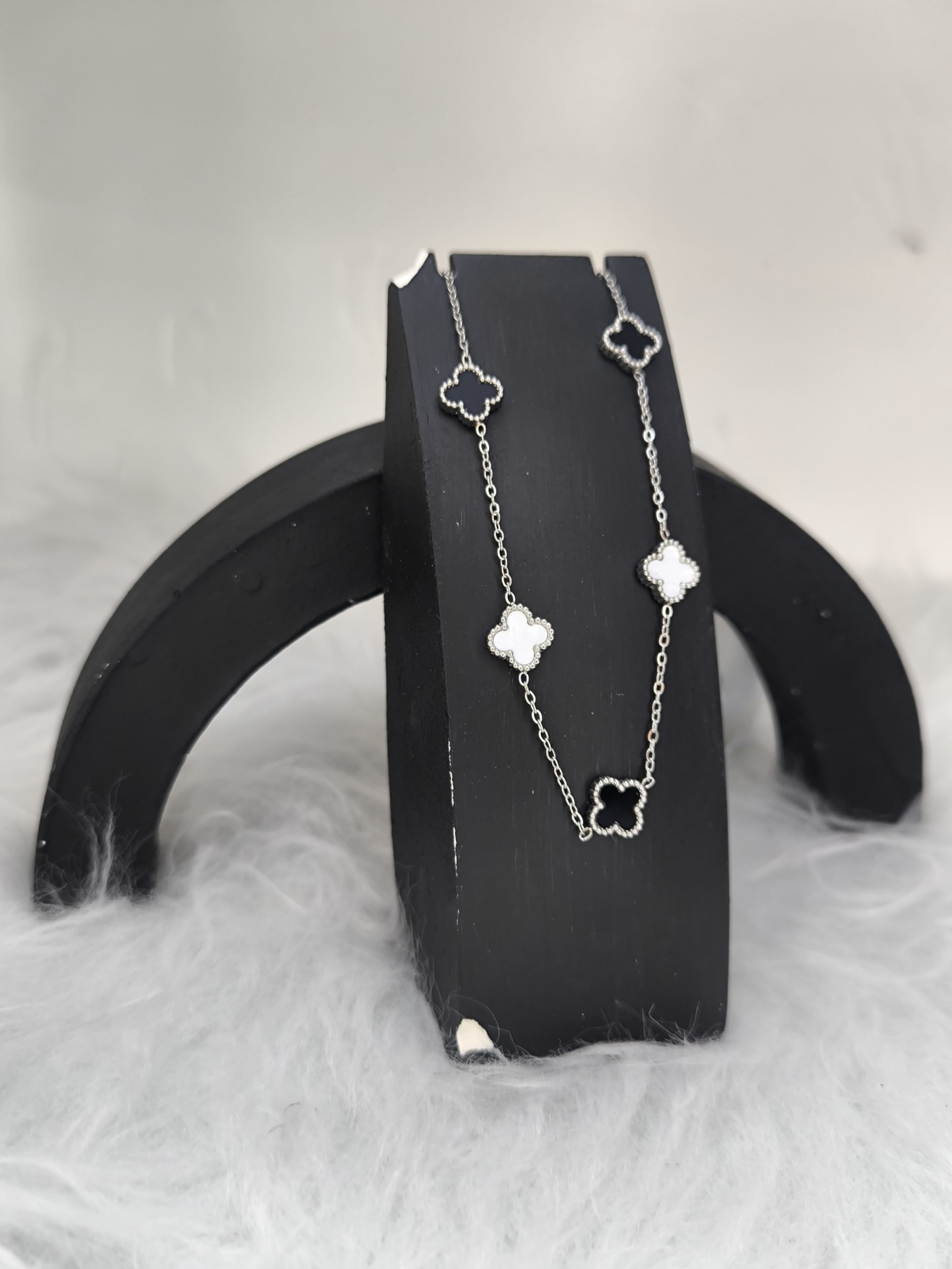  گردنبند ونکلیف مشکی و سفید 