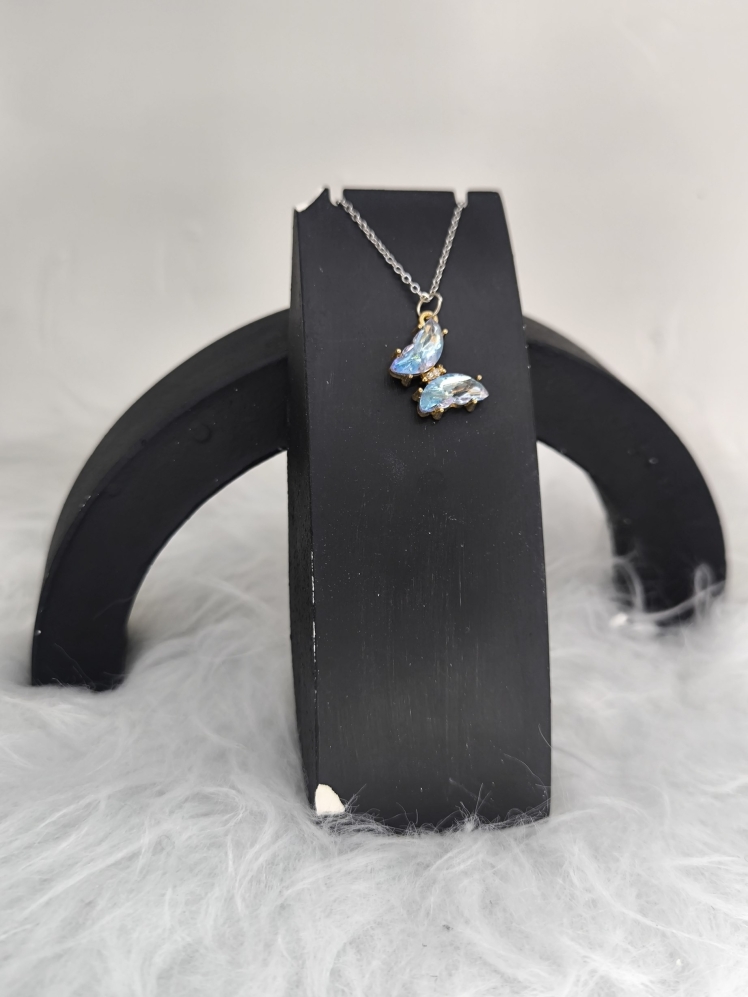 گردنبند پروانه آبی