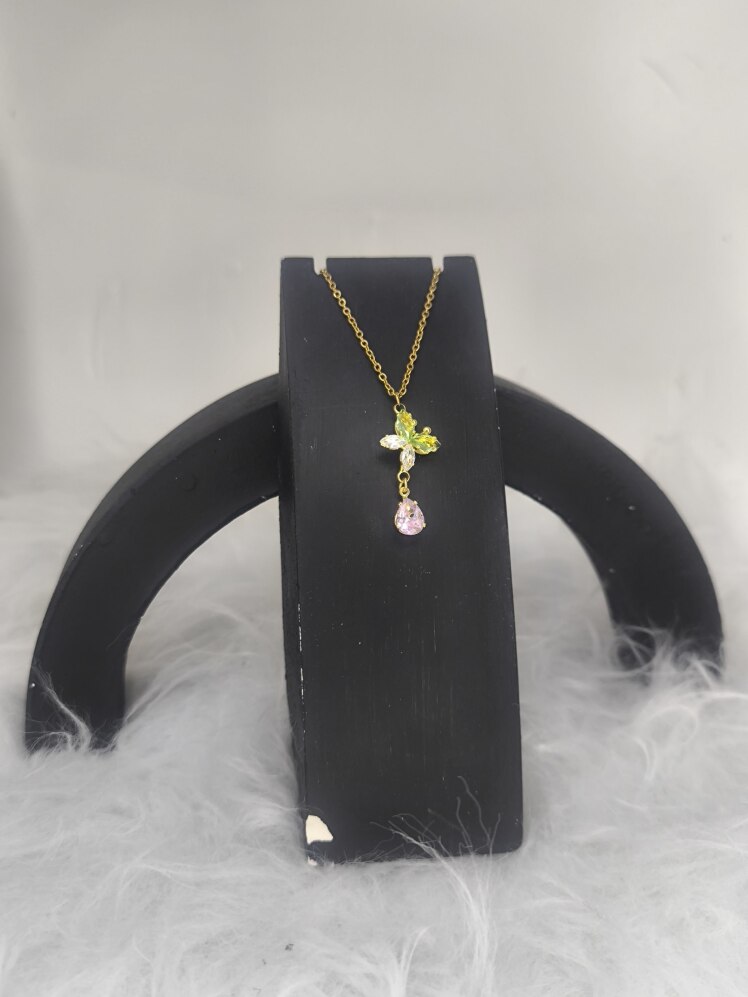 گردنبند جواهری طرح پروانه