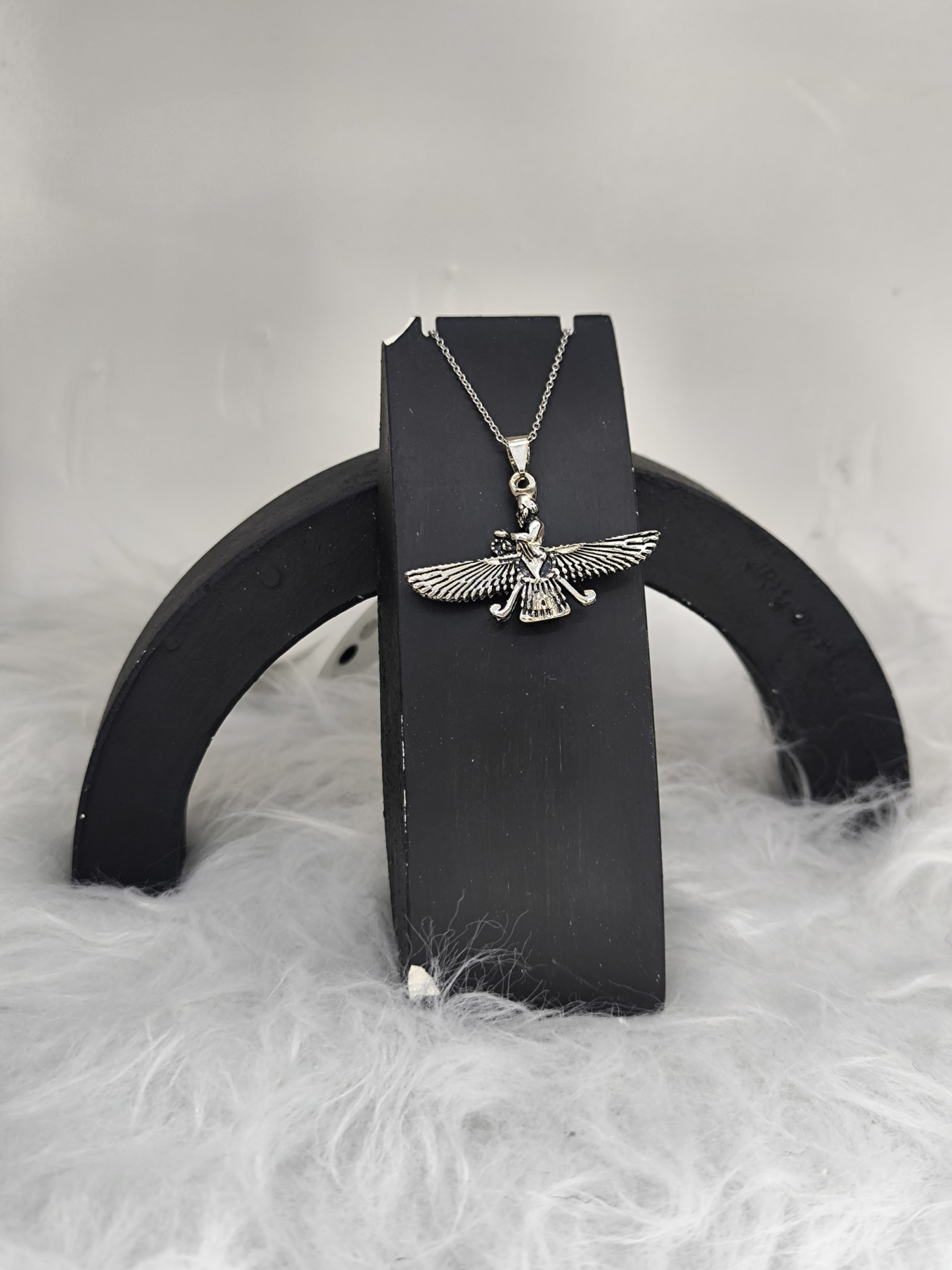  گردنبند طرح فروهر 