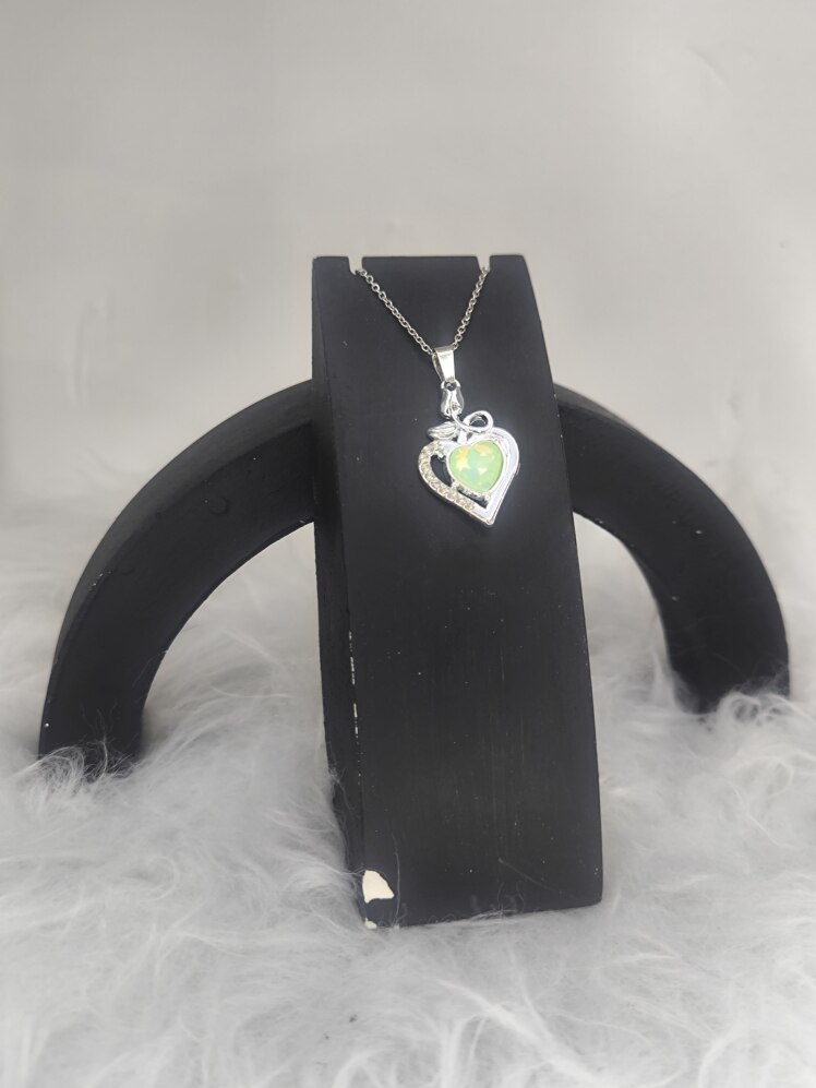 گردنبند جواهری طرح قلب