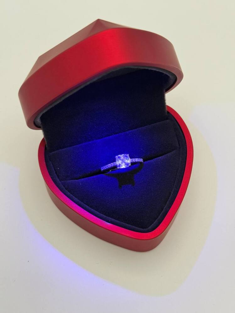 انگشتر جواهری زنانه