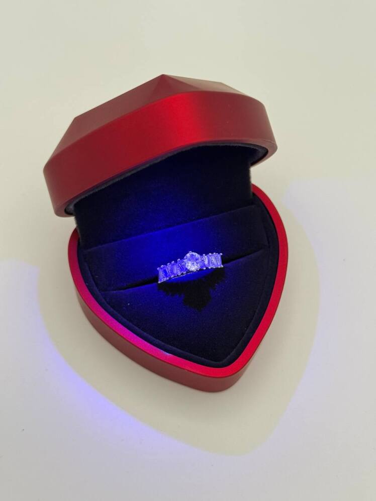 انگشتر جواهری زنانه