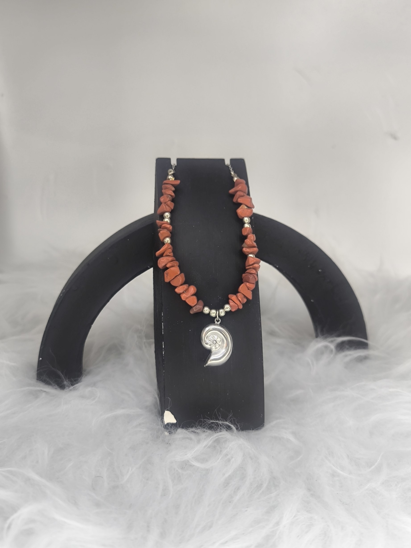  گردنبند سنگ و حلزون 