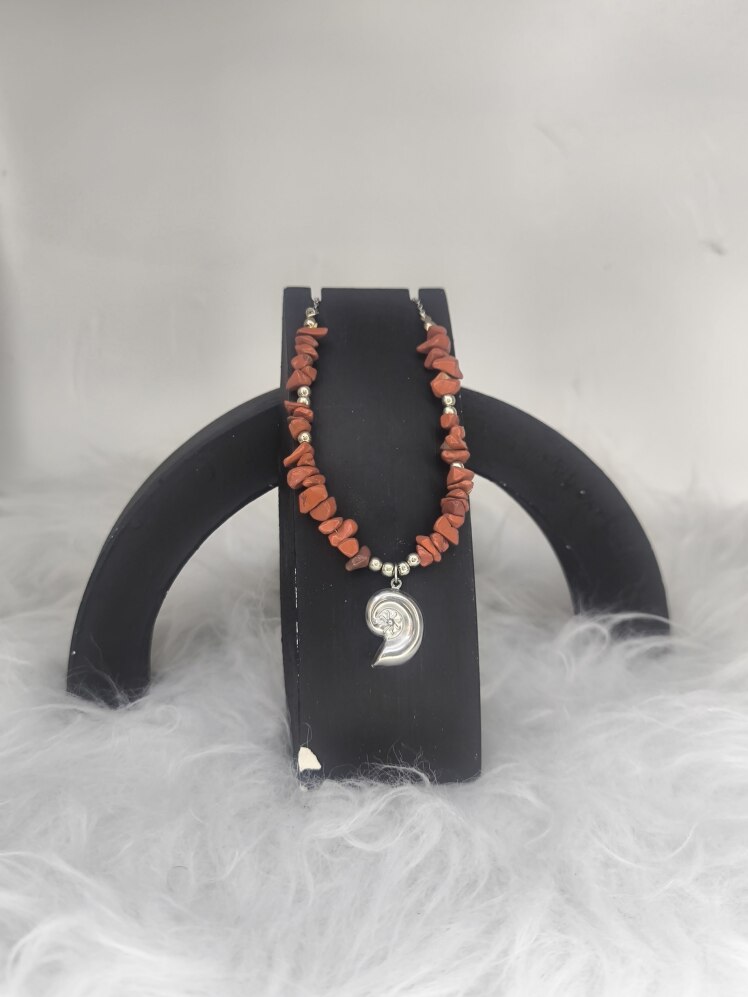 گردنبند سنگ و حلزون