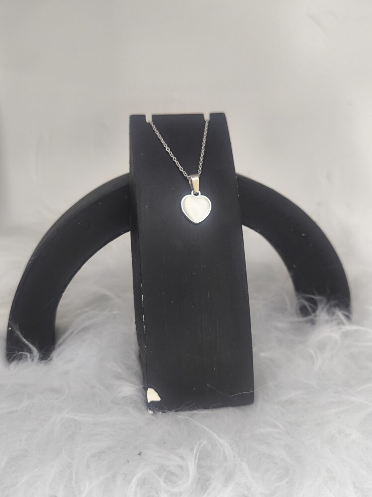 گردنبند جواهری طرح قلب