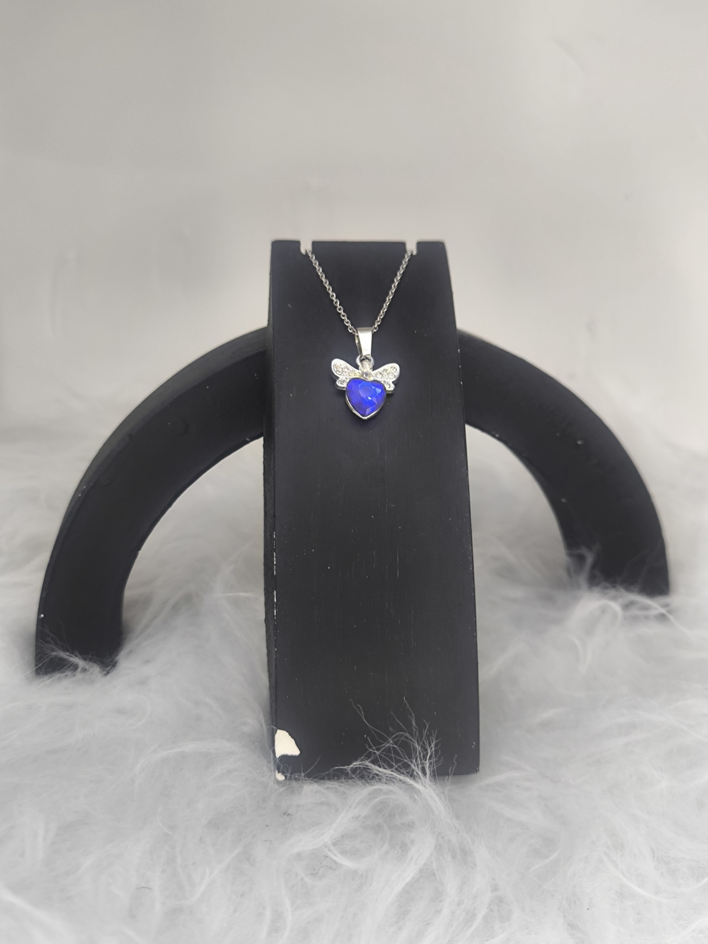  گردنبند جواهری طرح بال و قلب 