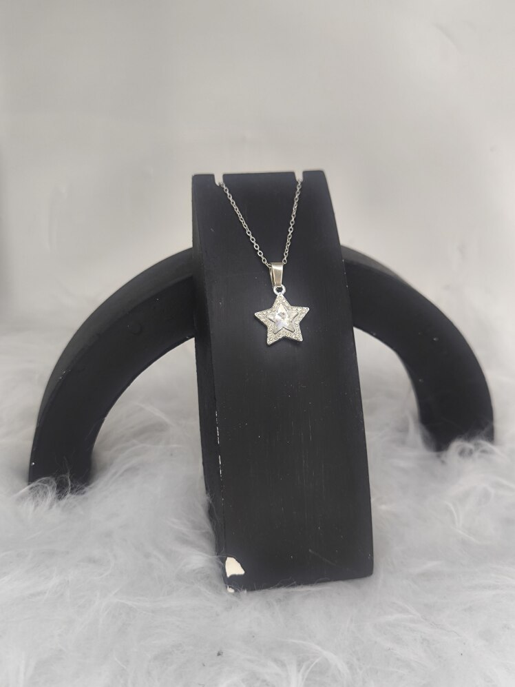 گردنبند جواهری طرح ستاره