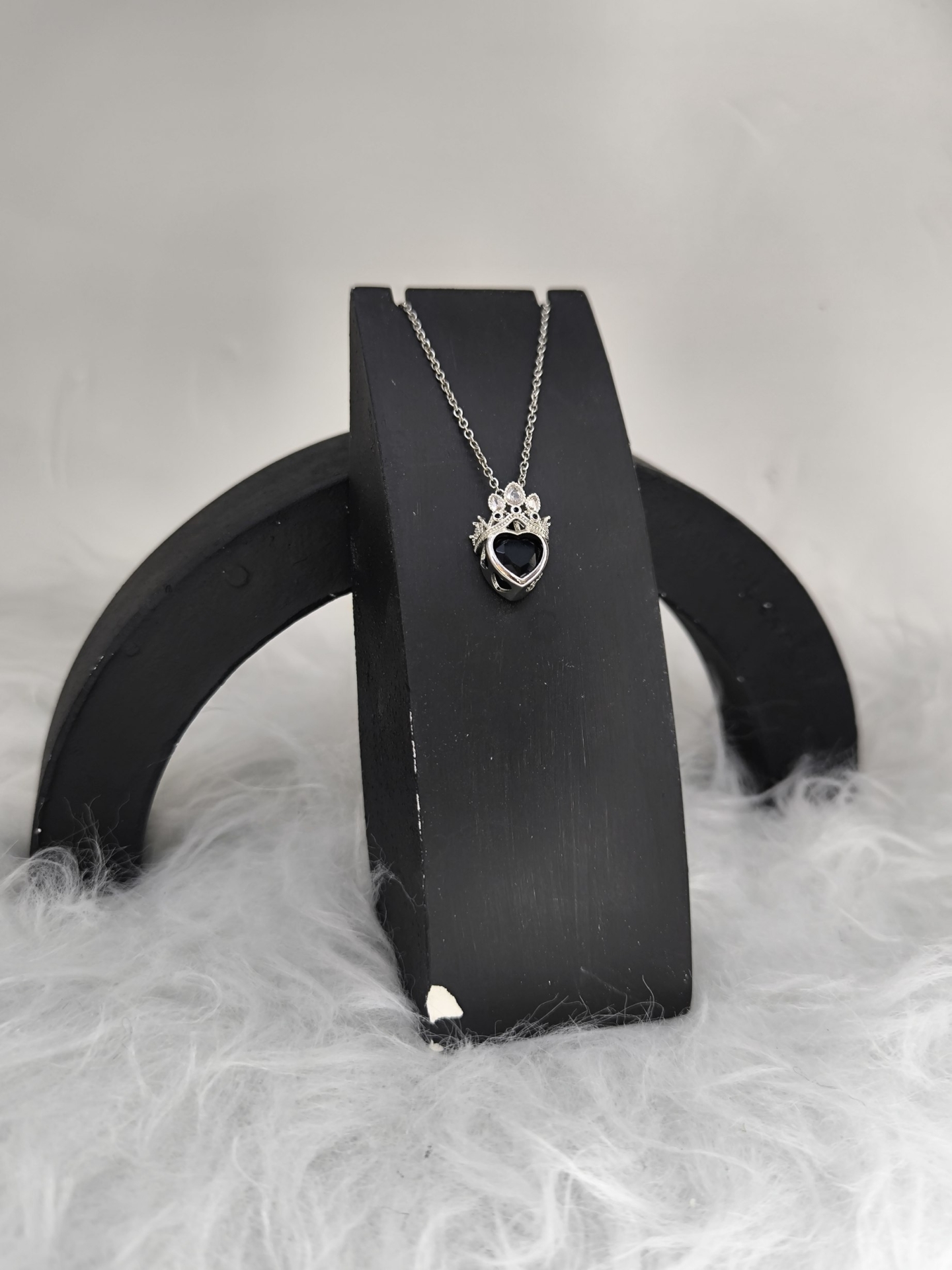  گردنبند جواهری قلب مشکی 