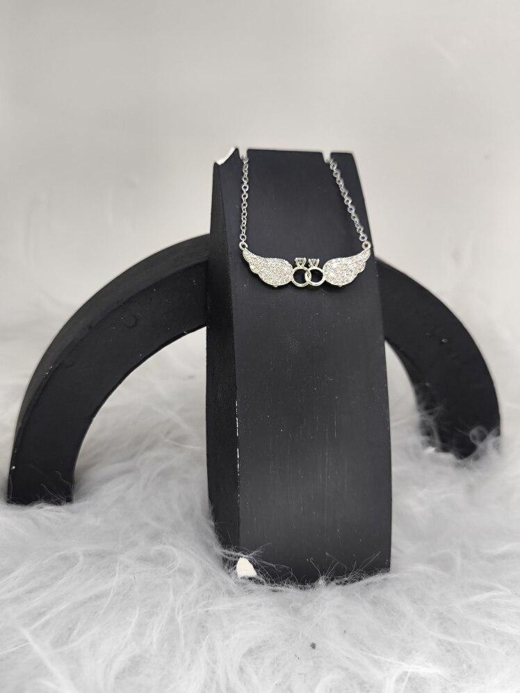 گردنبند جواهری طرح بال