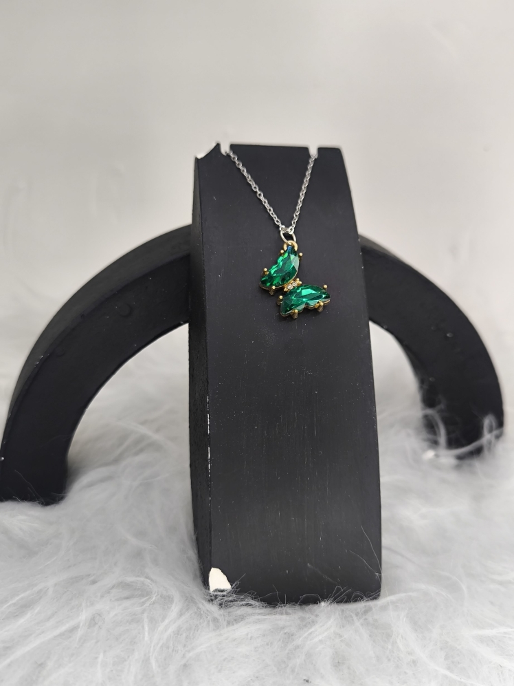 گردنبند پروانه سبز