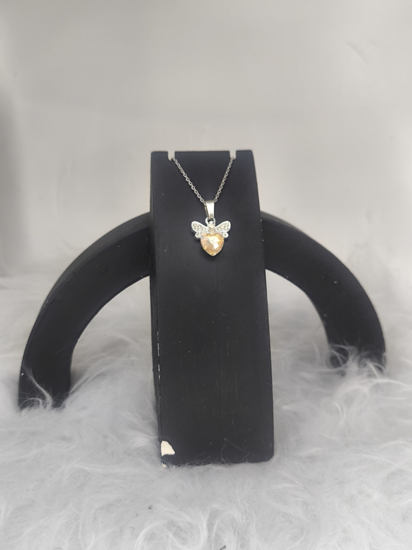  گردنبند جواهری طرح بال و قلب 