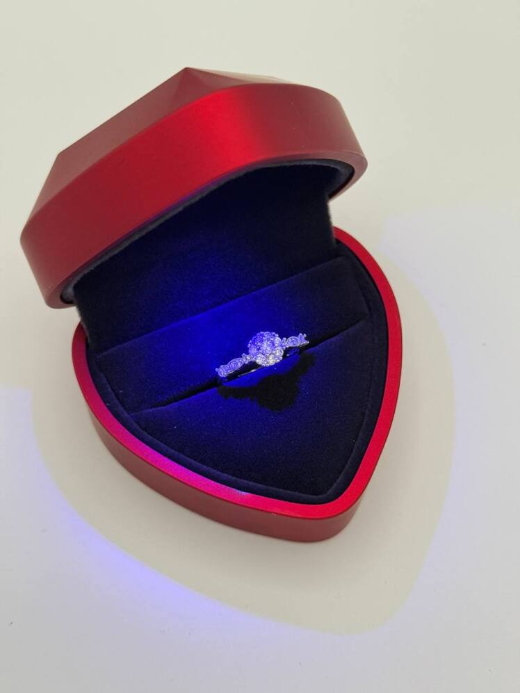 انگشتر جواهری زنانه