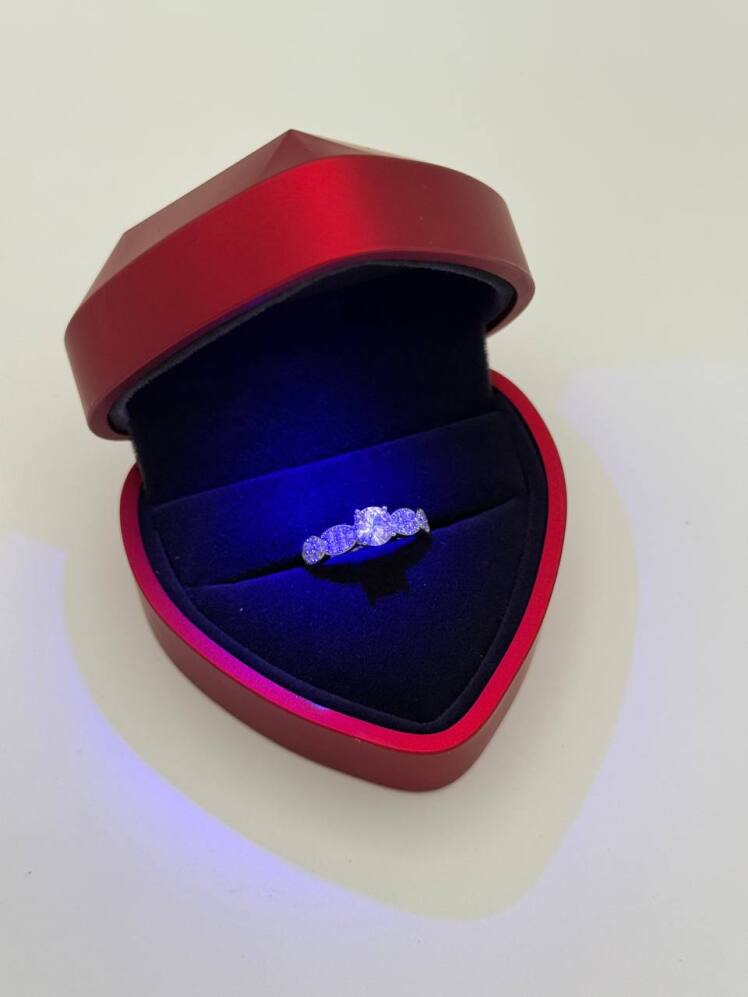 انگشتر جواهری زنانه